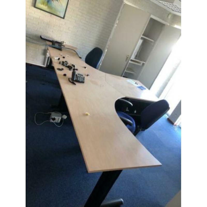 Bureau met kast