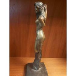 Bronzen beeld M Bouval