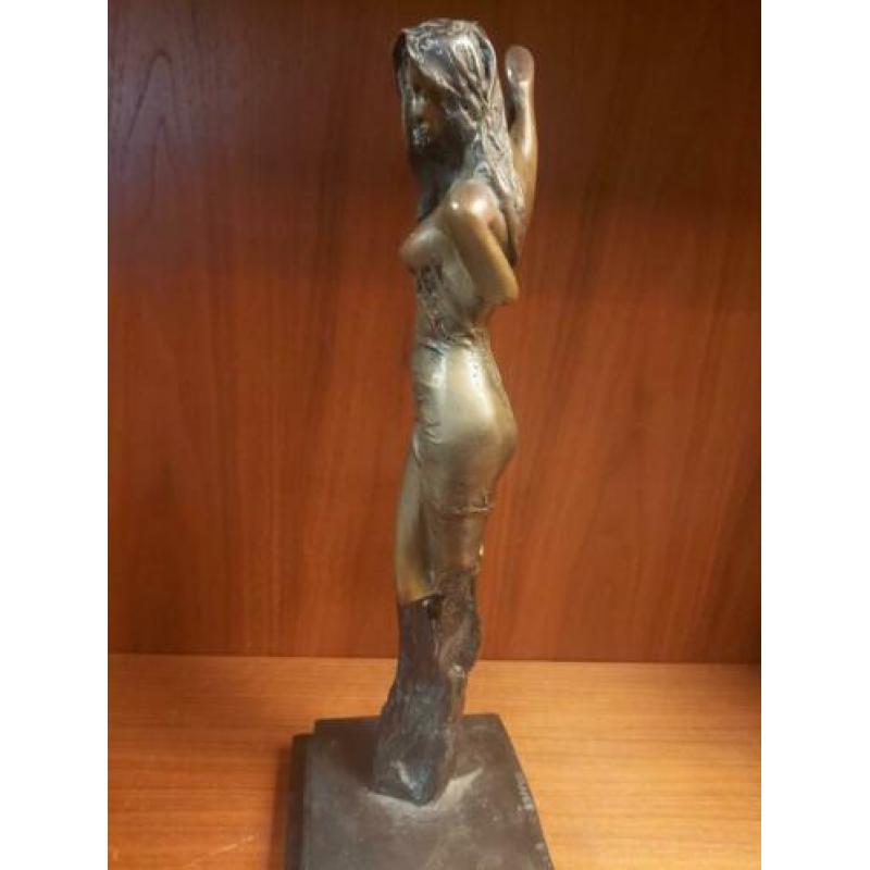 Bronzen beeld M Bouval