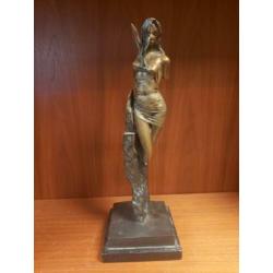 Bronzen beeld M Bouval