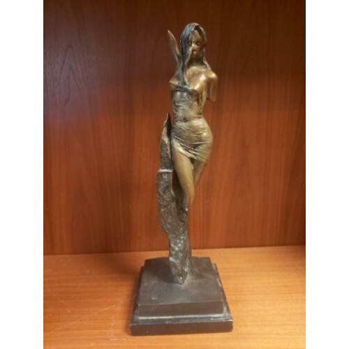 Bronzen beeld M Bouval