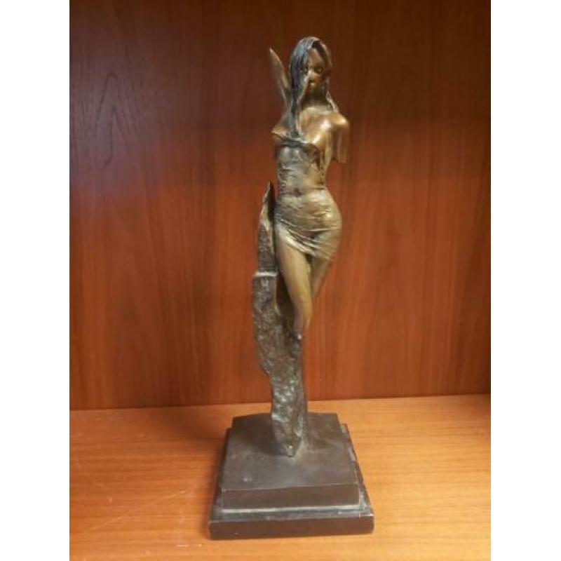 Bronzen beeld M Bouval