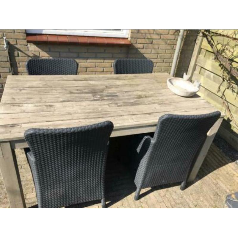Tuintafel met stoelen