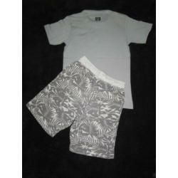 Gave grijze sweatshort maat 146/152.