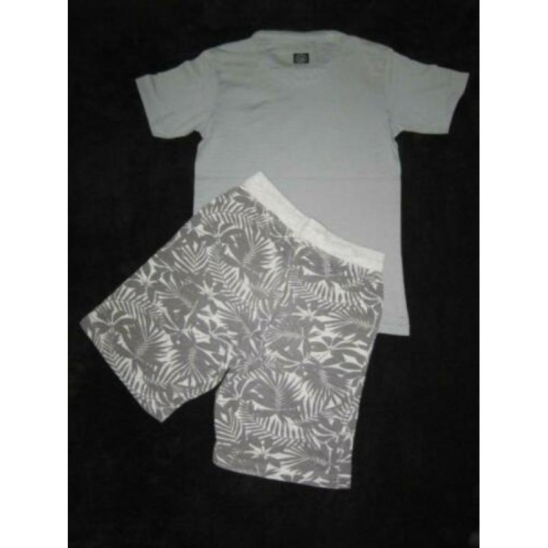 Gave grijze sweatshort maat 146/152.