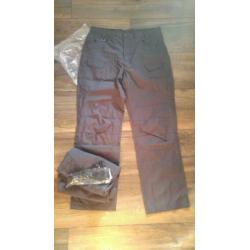 2 x NIEUW outdoor broeken maat 2xl...15,00 euro samen