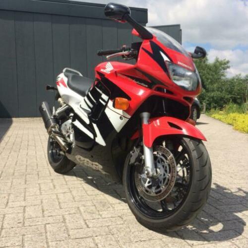 Honda CBR600F incl. 4 Dane reistassen en veel extra’s