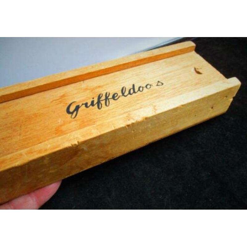 Griffeldoos~Potlodendoos~Hout~Schuifdeksel + Griffels~Griffe