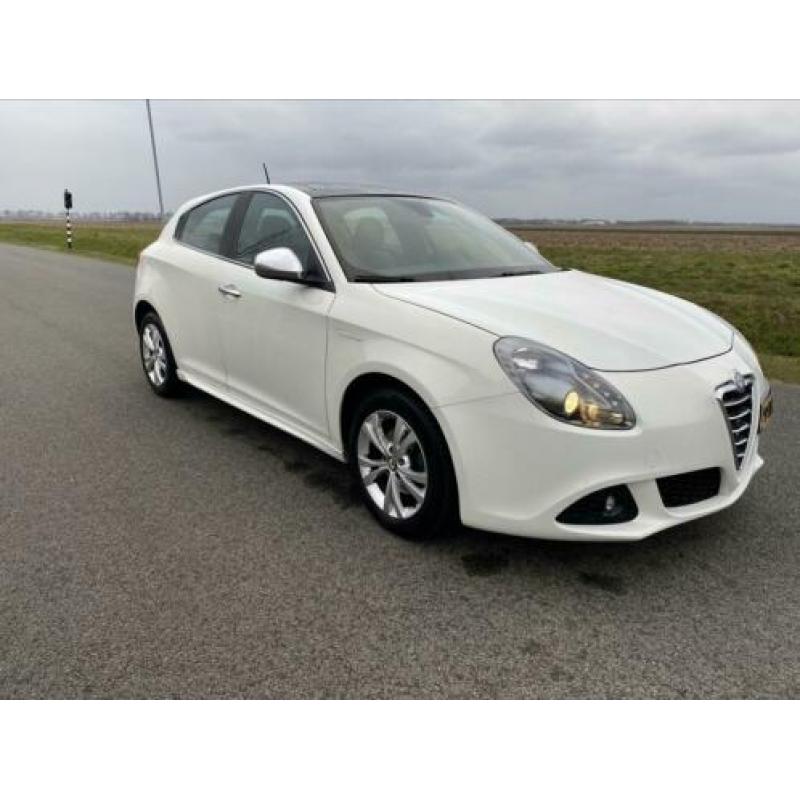 Alfa Romeo Giulietta 1.4 Turbo Distinctive 2010 Wit + 18”!