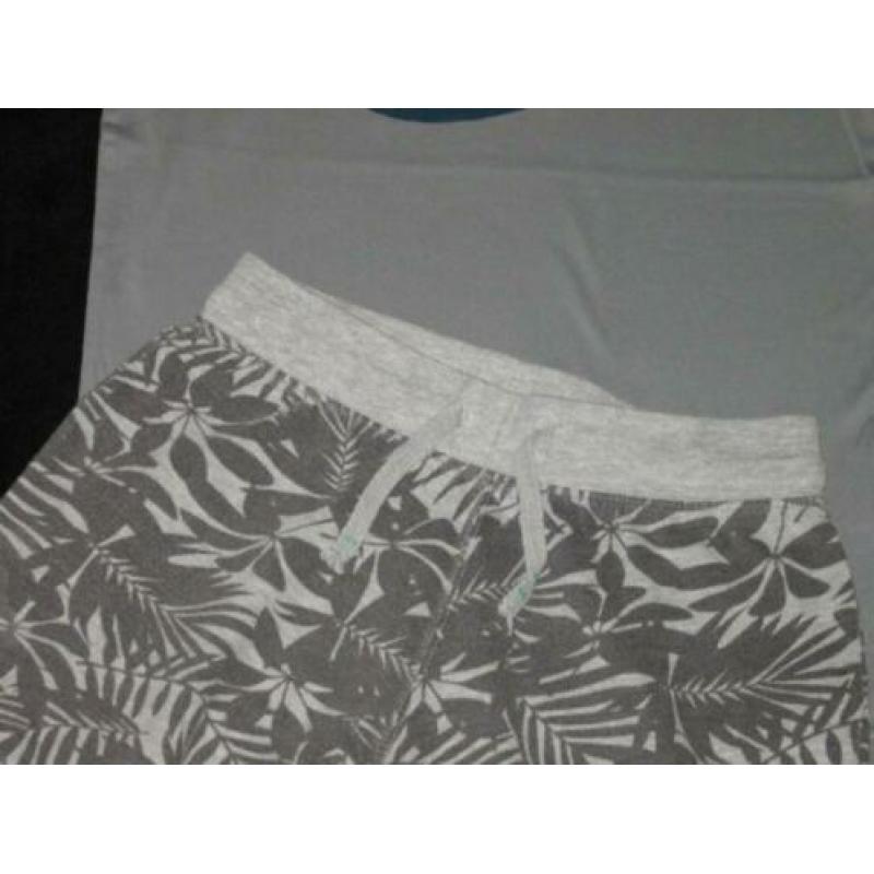 Gave grijze sweatshort maat 146/152.
