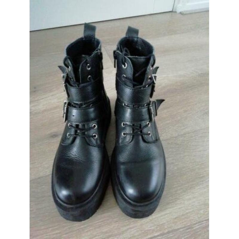 Bijna nieuwe zwart leren platform boots maat 37 van Poelman