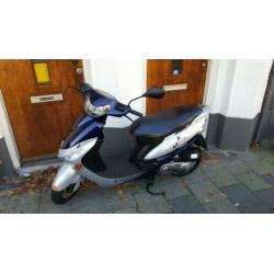 Peugeot V-clic Snorscooter bij; Scooterforyou, Zwolle SNOR