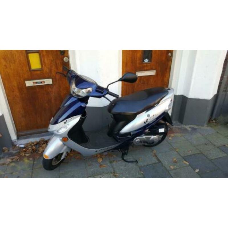 Peugeot V-clic Snorscooter bij; Scooterforyou, Zwolle SNOR