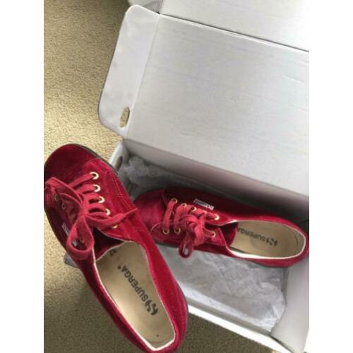 Superga rood velvet hoog maat 37