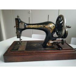 Antieke Singer uit 1905 met stofkap