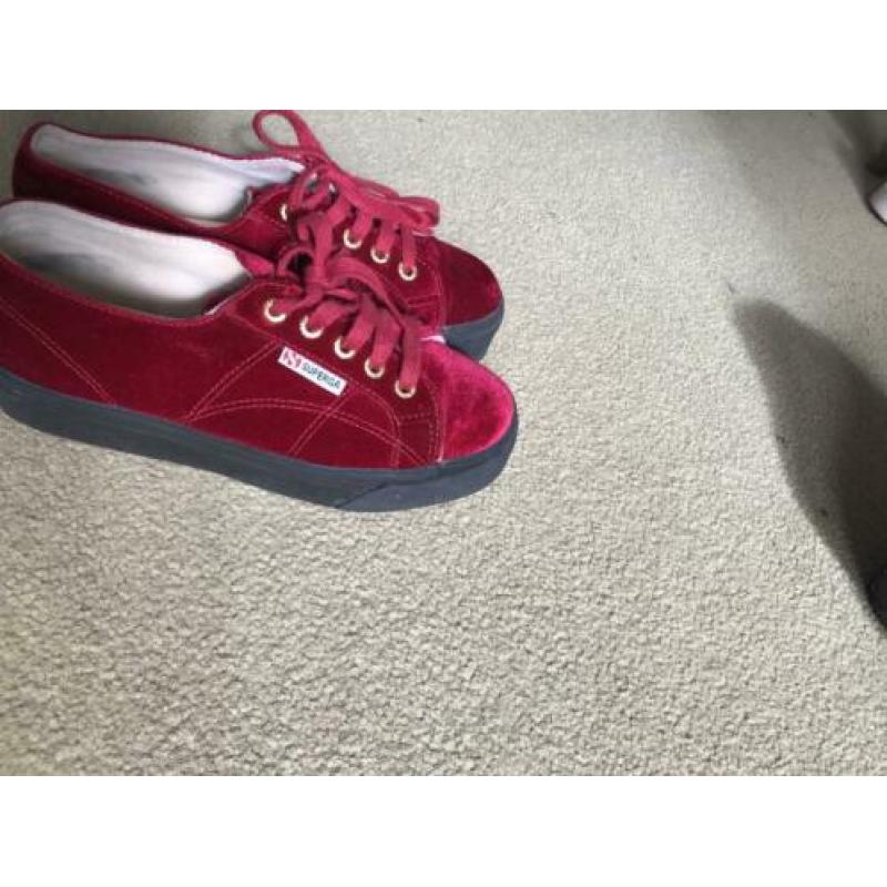 Superga rood velvet hoog maat 37