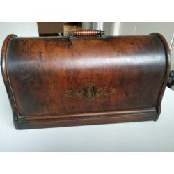 Antieke Singer uit 1905 met stofkap