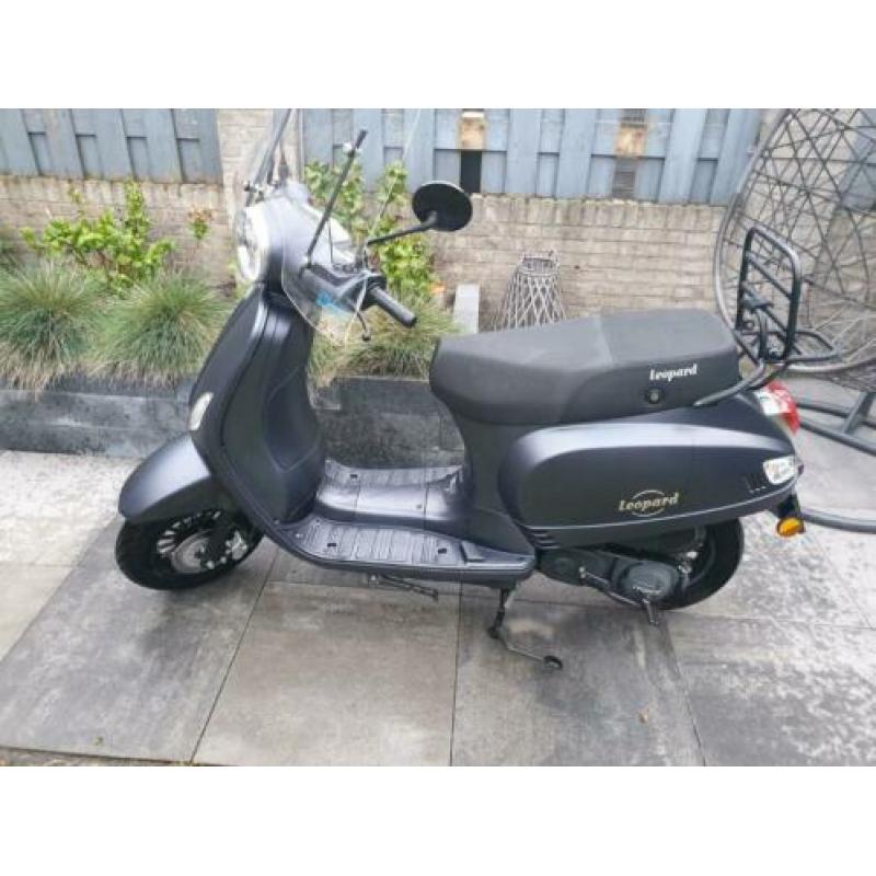 Leopard scooter zeer goede staat