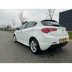 Alfa Romeo Giulietta 1.4 Turbo Distinctive 2010 Wit + 18”!