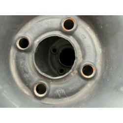 4 banden met velgen VW up