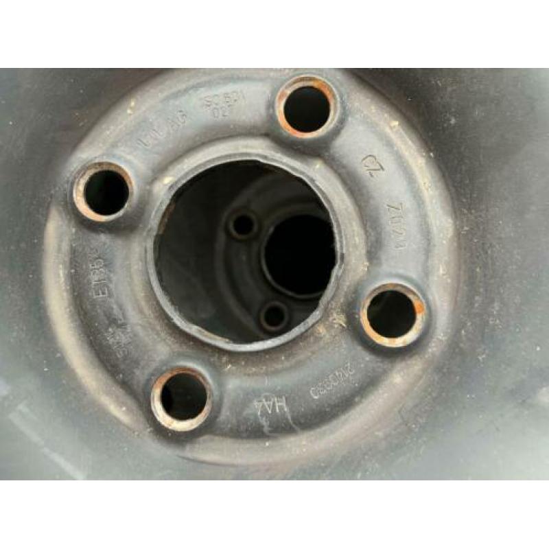 4 banden met velgen VW up