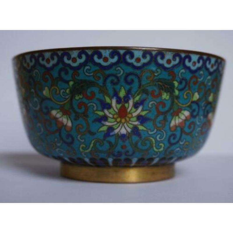 Chinese cloisonné emaille kom, 19e eeuw