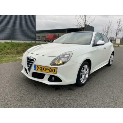 Alfa Romeo Giulietta 1.4 Turbo Distinctive 2010 Wit + 18”!