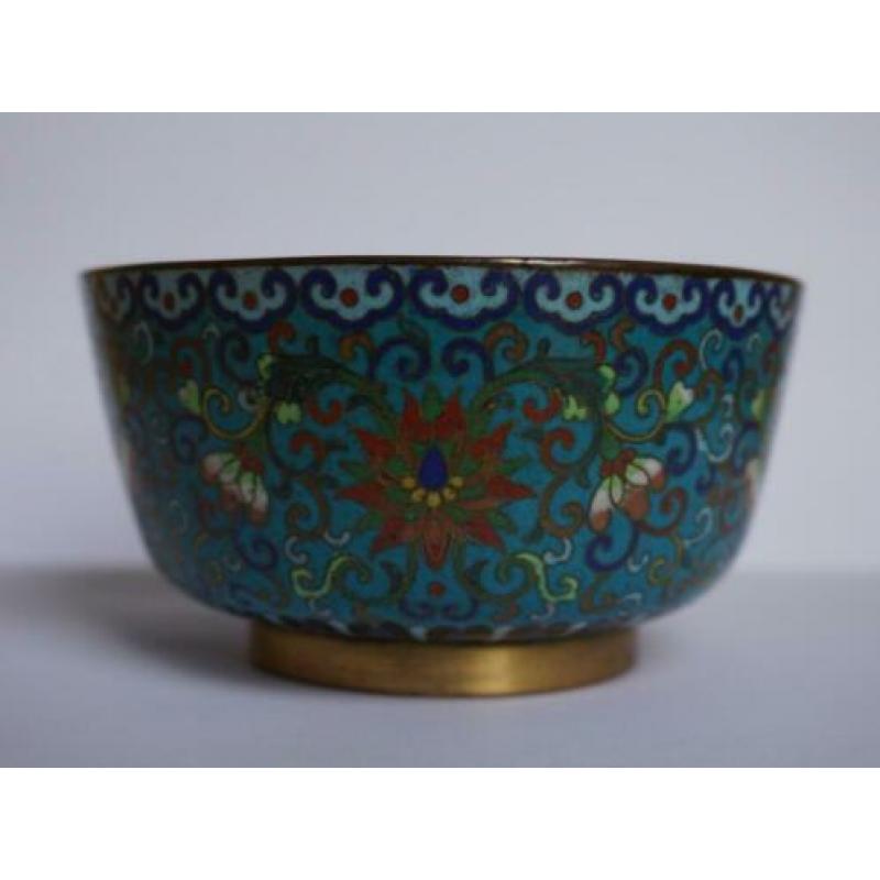 Chinese cloisonné emaille kom, 19e eeuw
