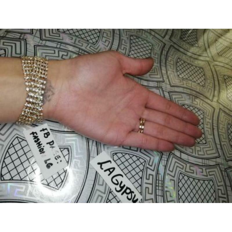 Ring + chocker/armband??