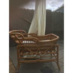 Rotan wieg met zeewier matrasje