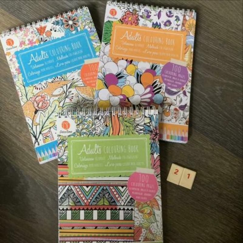 Diverse kleurenboeken en boeken