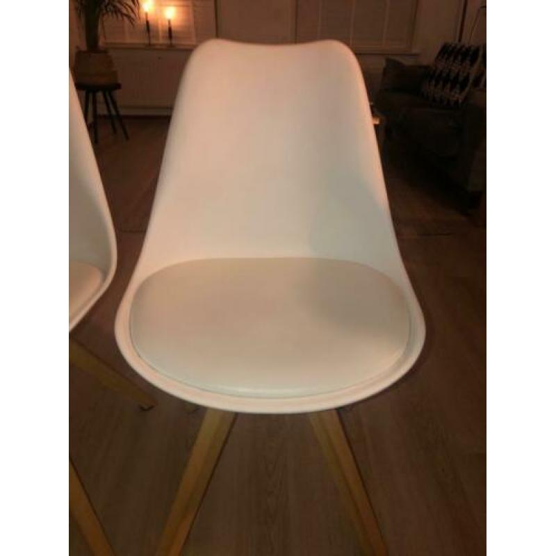 2 witte eetkamerstoelen zgan