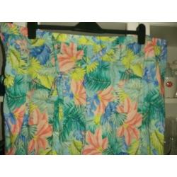 Fleurige viscose korte broek / bermuda maat 58 nieuw!