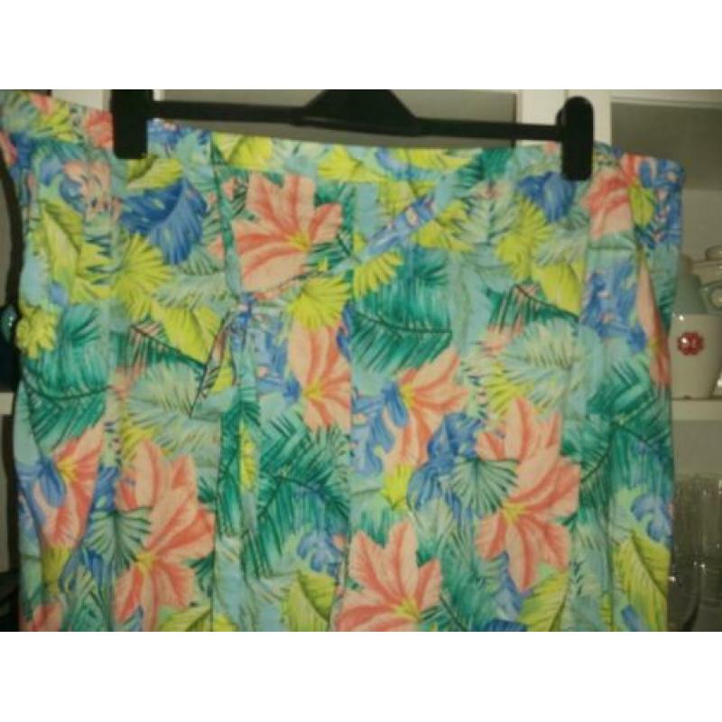 Fleurige viscose korte broek / bermuda maat 58 nieuw!