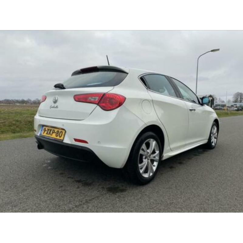 Alfa Romeo Giulietta 1.4 Turbo Distinctive 2010 Wit + 18”!