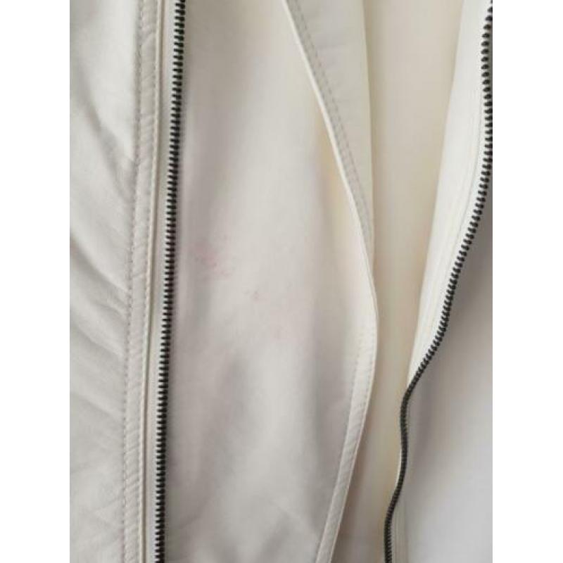 Nieuwe stoere witte nepleren jas
