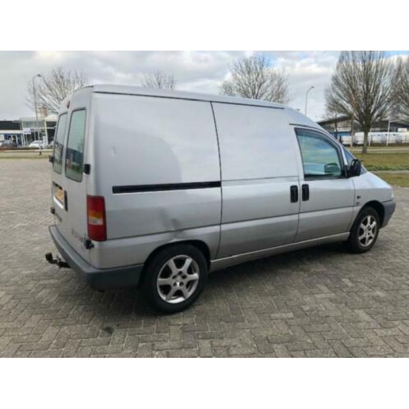 Peugeot Expert 220C 2.0 HDI 2000