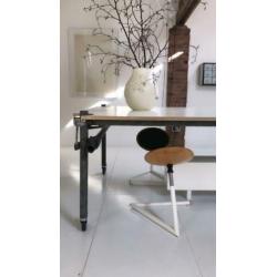 Bureau, tafel voor meer dan 8 personen. Met studio look!