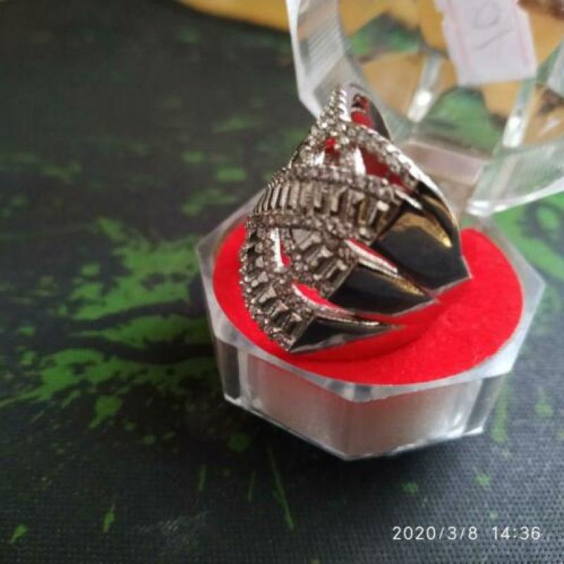 Grote 925 zilveren dames ring met witte zirkonen