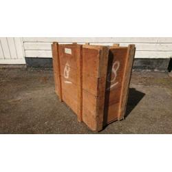 Brocante antiek oud vintage industriële kist krat bak hout