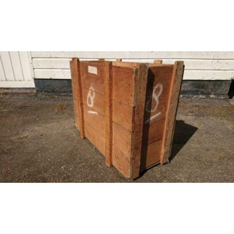 Brocante antiek oud vintage industriële kist krat bak hout