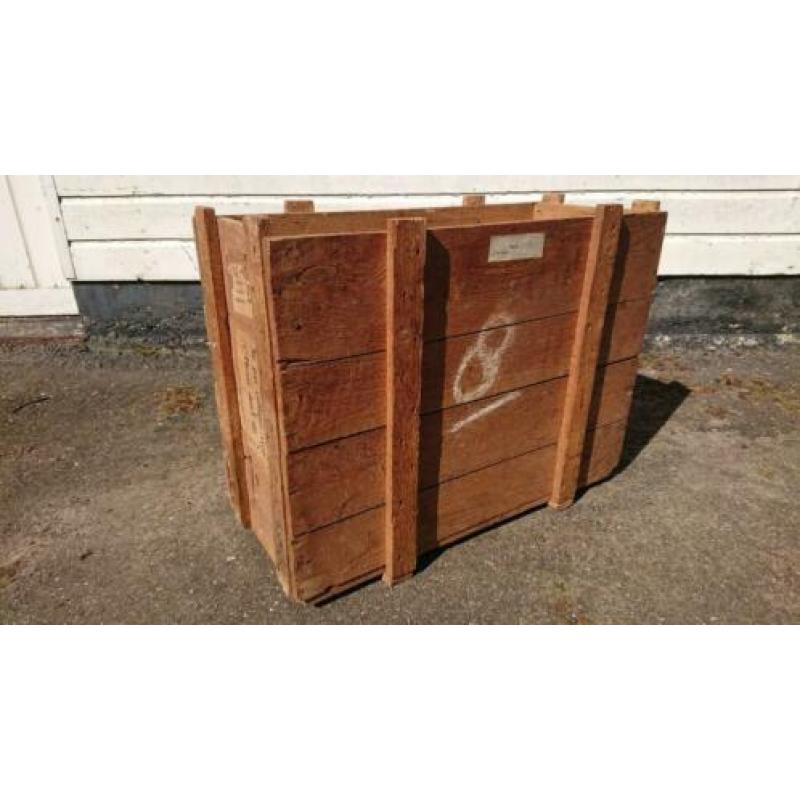 Brocante antiek oud vintage industriële kist krat bak hout