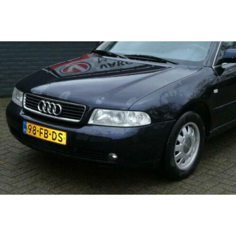 AUDI A4 2.4 V6 121KW AUT Advance