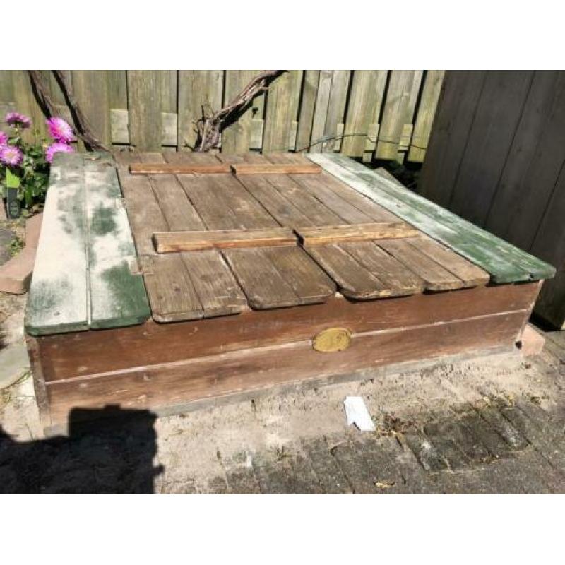 Zandbak Axi Ella hout afsluitbaar met bankjes