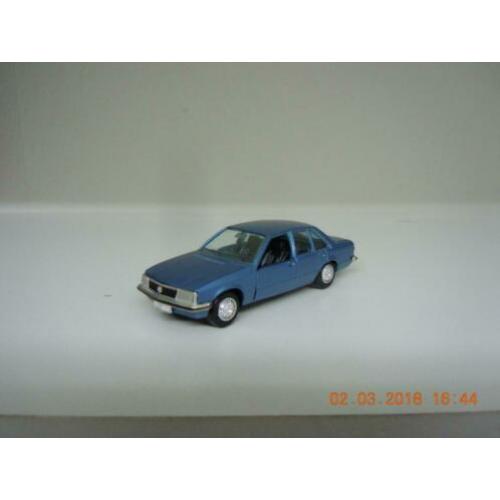 Opel Rekord .E1. Model van het merk gama. Model nieuwstaat z