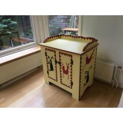 Gele houten handgeverfde opbergkast