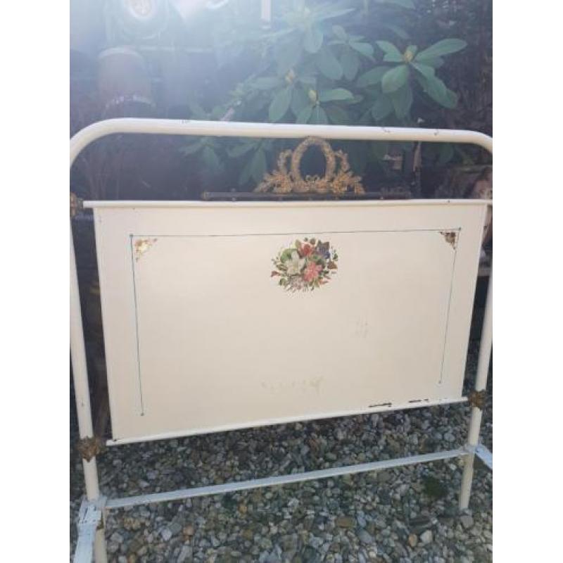 Schitterend Frans metalen bed
