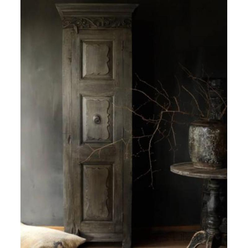 Oude Indische( Wabi Sabi) kast een deurs