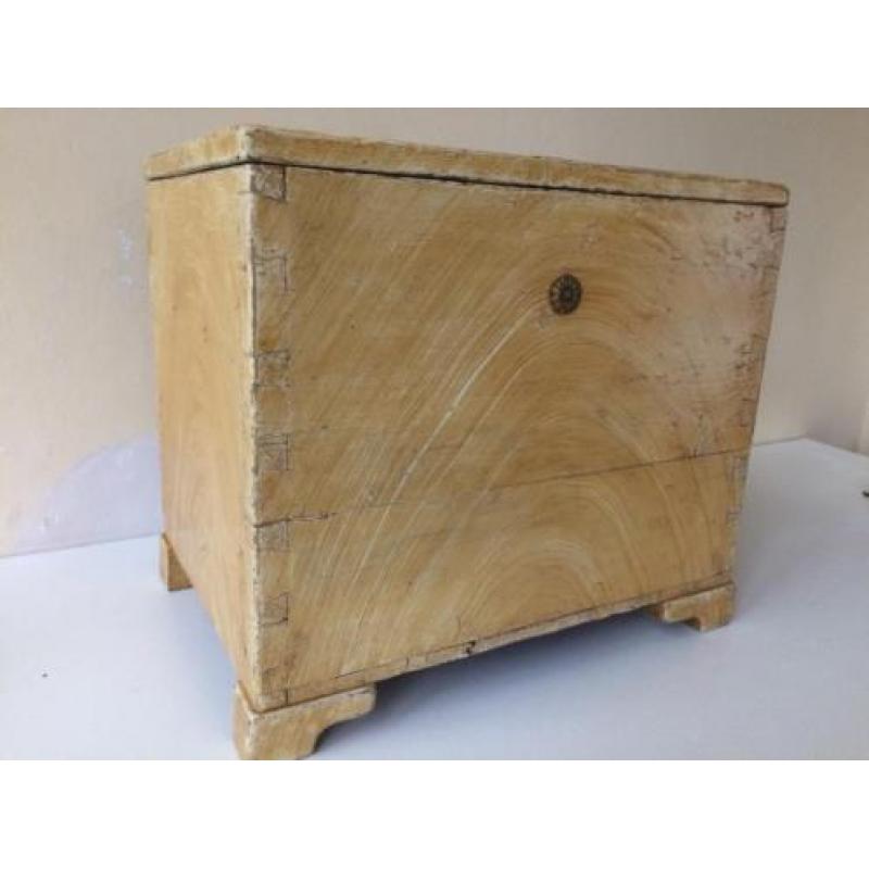 kist speelgoedkist dekenkist hout salontafel Frans