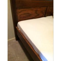 Antiek eikenhouten bed, inclusief matrassen